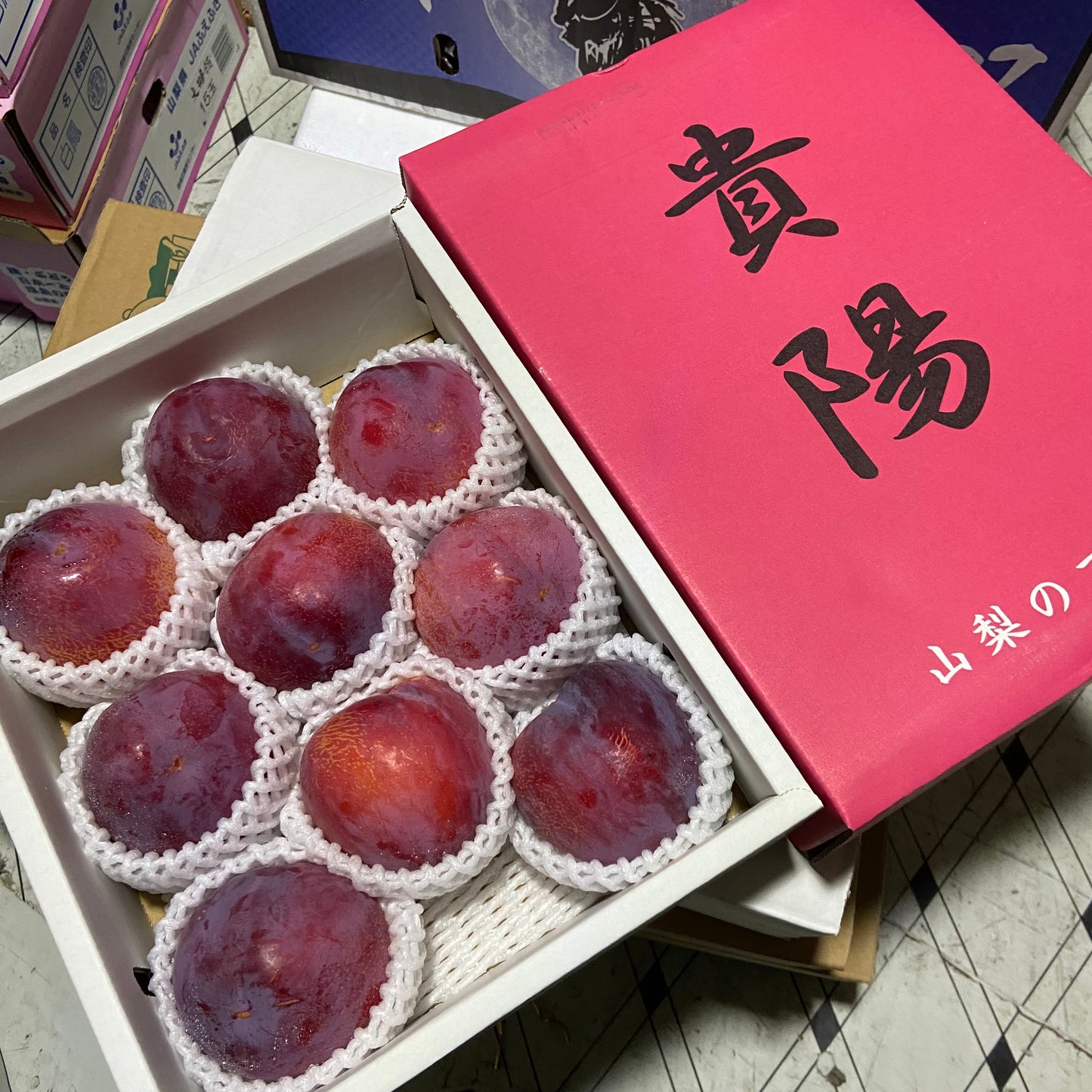 山梨 貴陽李禮盒 (6-10個約2KG)
